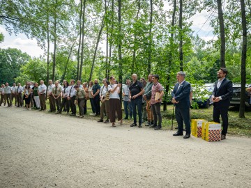 Uroczystość z okazji utworzenia 99 rezerwatu w wjewództwie łódzkim -rezerwatu przyrody 'Janinowski Starodrzew Bukowy im. Hieronima Andrzejewskiego